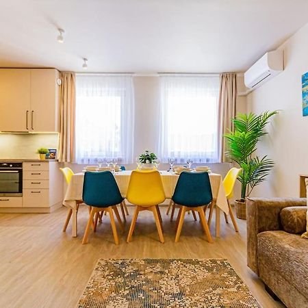 Roomy Apartment 80Sqm At City Center Free Parking Space, Ac & Balcony, Separate Ac In All Four Rooms Budapeste Exterior foto