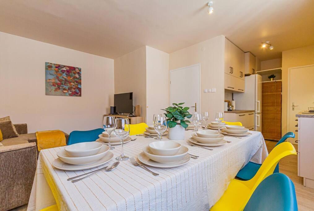 Roomy Apartment 80Sqm At City Center Free Parking Space, Ac & Balcony, Separate Ac In All Four Rooms Budapeste Exterior foto