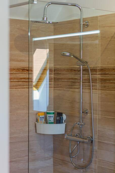 Roomy Apartment 80Sqm At City Center Free Parking Space, Ac & Balcony, Separate Ac In All Four Rooms Budapeste Exterior foto