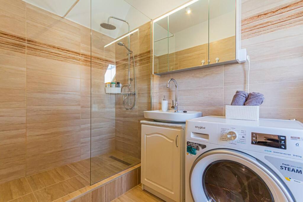 Roomy Apartment 80Sqm At City Center Free Parking Space, Ac & Balcony, Separate Ac In All Four Rooms Budapeste Exterior foto