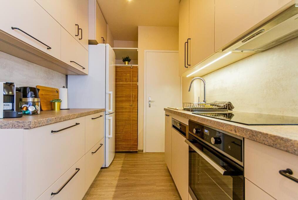 Roomy Apartment 80Sqm At City Center Free Parking Space, Ac & Balcony, Separate Ac In All Four Rooms Budapeste Exterior foto