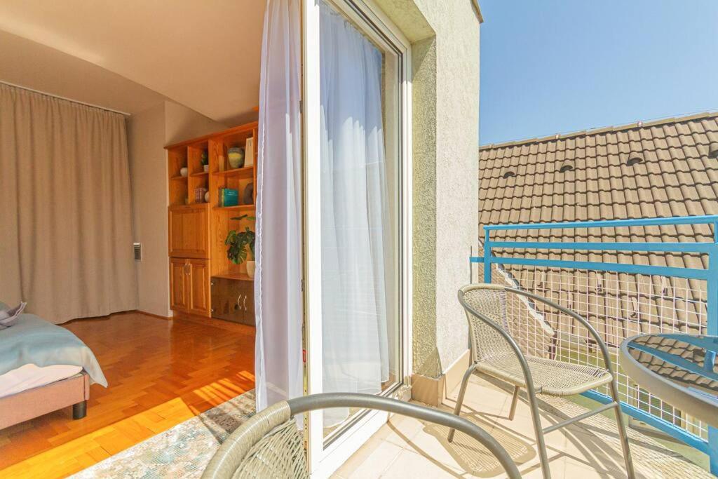 Roomy Apartment 80Sqm At City Center Free Parking Space, Ac & Balcony, Separate Ac In All Four Rooms Budapeste Exterior foto