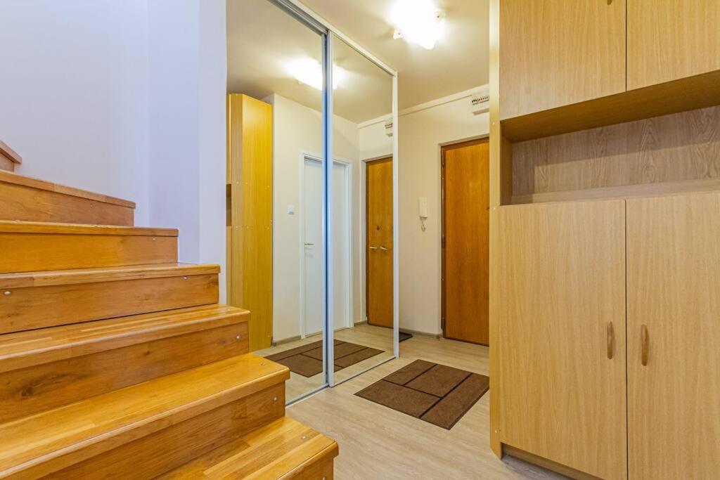 Roomy Apartment 80Sqm At City Center Free Parking Space, Ac & Balcony, Separate Ac In All Four Rooms Budapeste Exterior foto