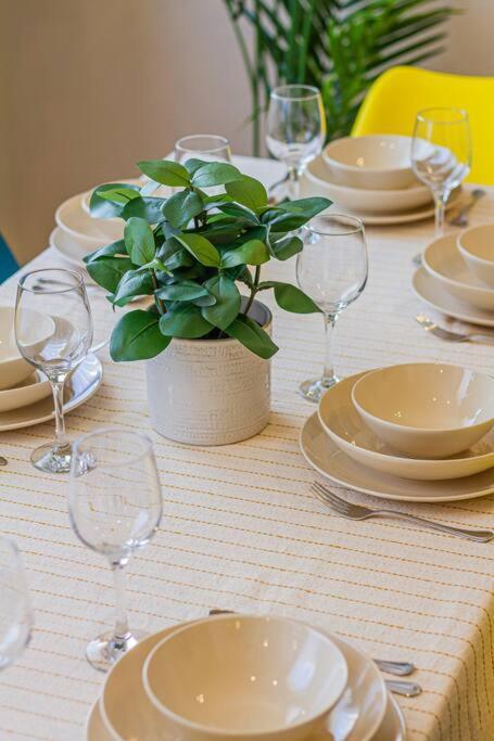 Roomy Apartment 80Sqm At City Center Free Parking Space, Ac & Balcony, Separate Ac In All Four Rooms Budapeste Exterior foto