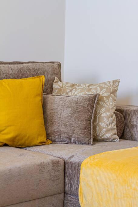 Roomy Apartment 80Sqm At City Center Free Parking Space, Ac & Balcony, Separate Ac In All Four Rooms Budapeste Exterior foto