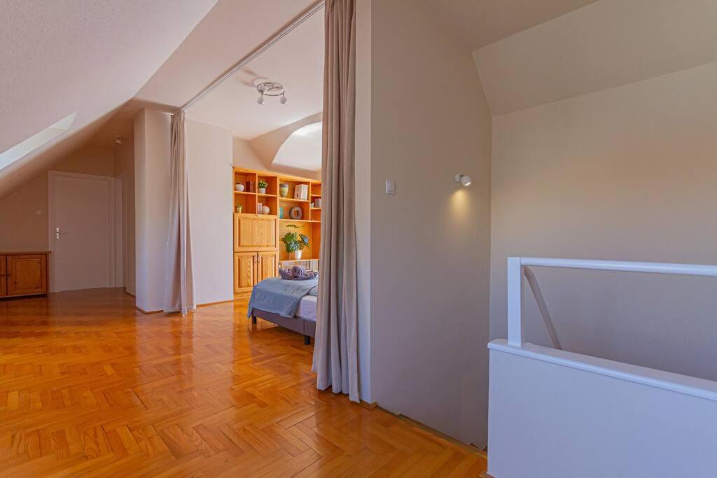 Roomy Apartment 80Sqm At City Center Free Parking Space, Ac & Balcony, Separate Ac In All Four Rooms Budapeste Exterior foto