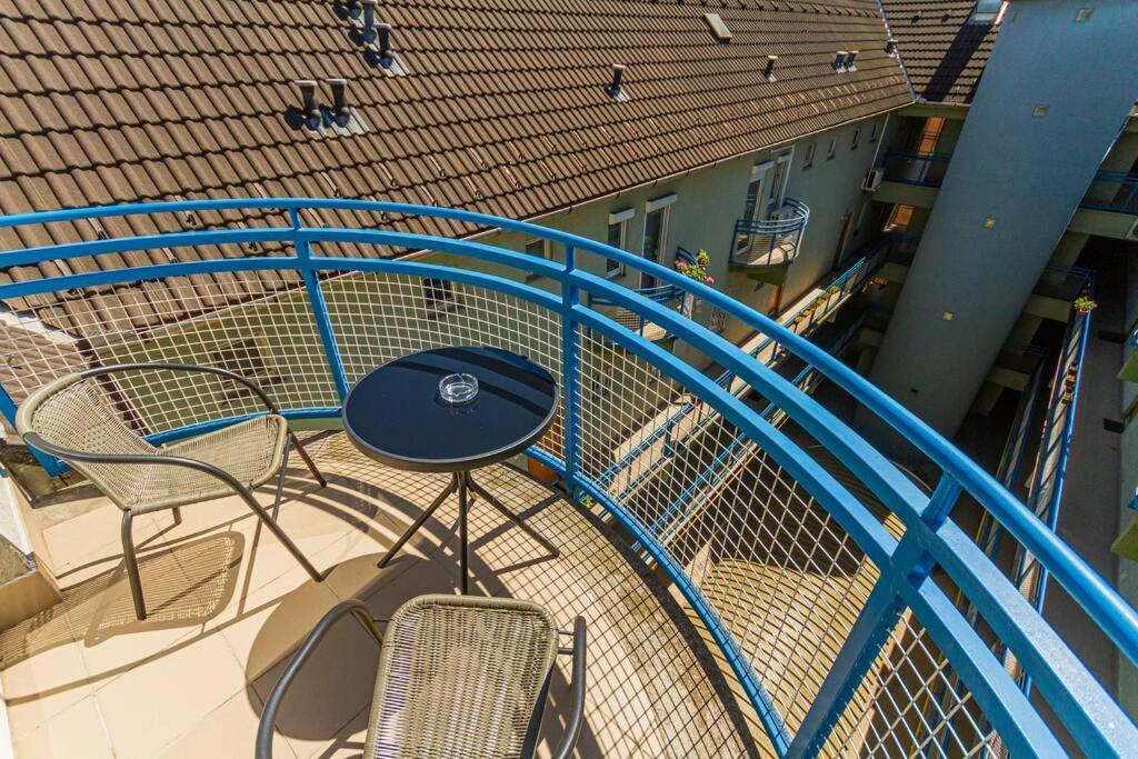 Roomy Apartment 80Sqm At City Center Free Parking Space, Ac & Balcony, Separate Ac In All Four Rooms Budapeste Exterior foto
