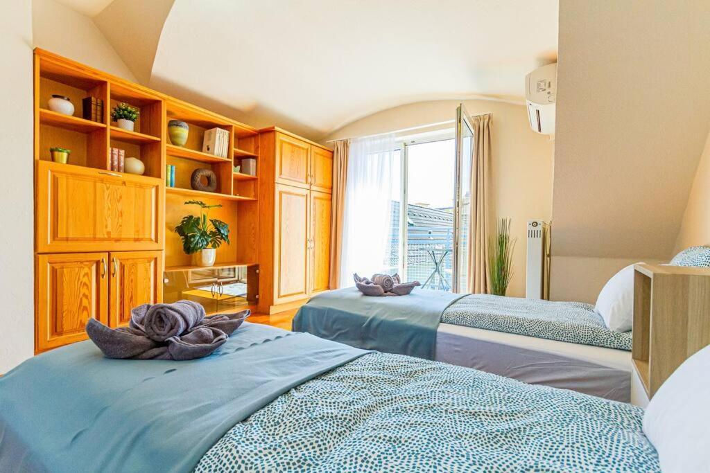Roomy Apartment 80Sqm At City Center Free Parking Space, Ac & Balcony, Separate Ac In All Four Rooms Budapeste Exterior foto